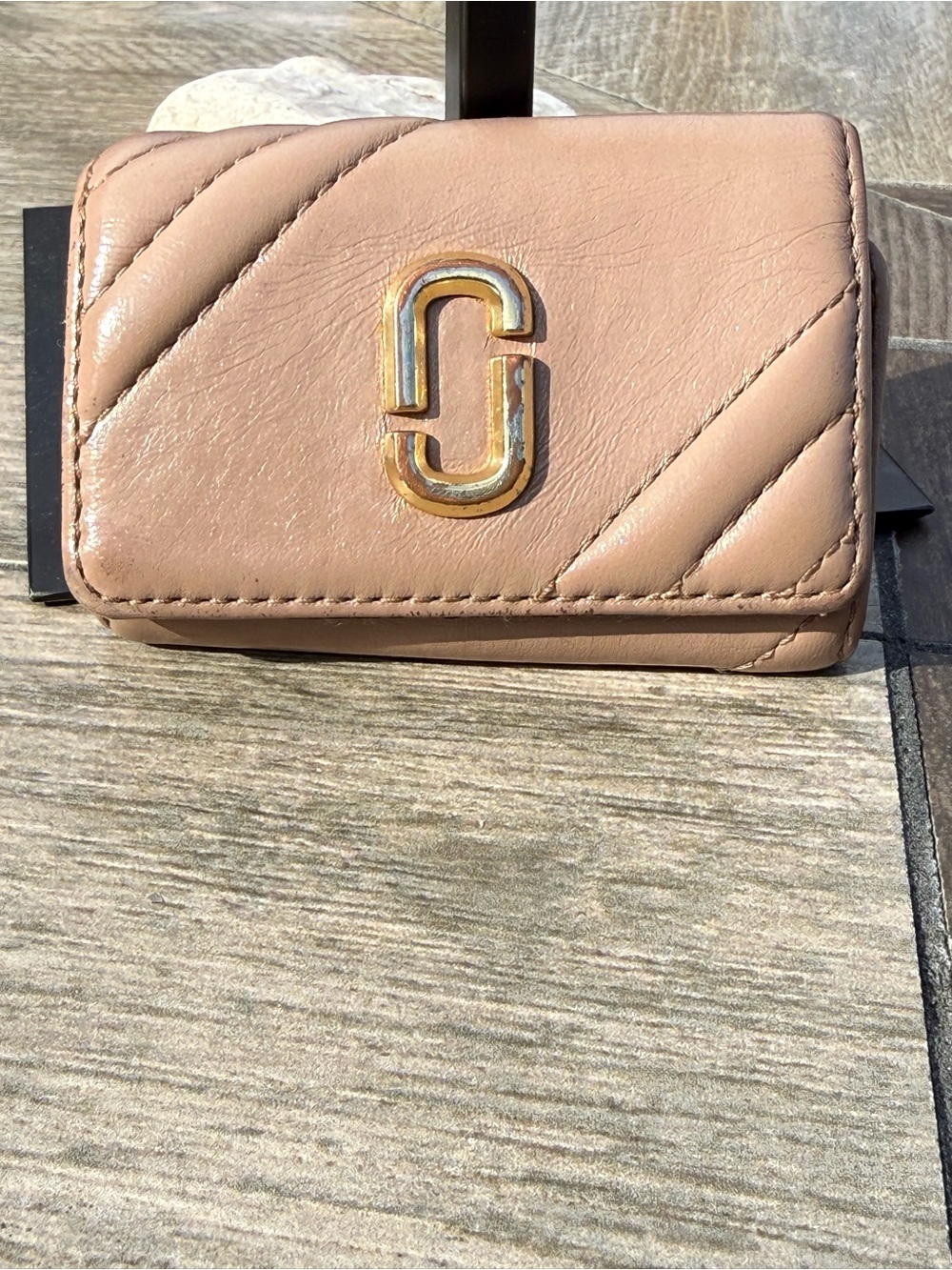 Marc Jacobs The Glam Shot Leather Key Case or the Mini Compact Wallet